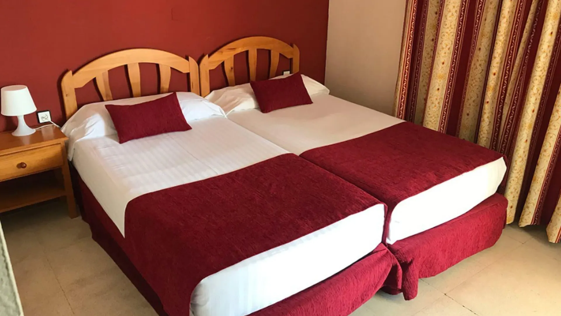 Hotel Jm Jardin De La Reina Guillena